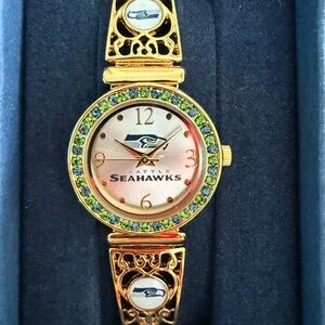 NWOT Round ladies Seattle Seahawks quartz watch